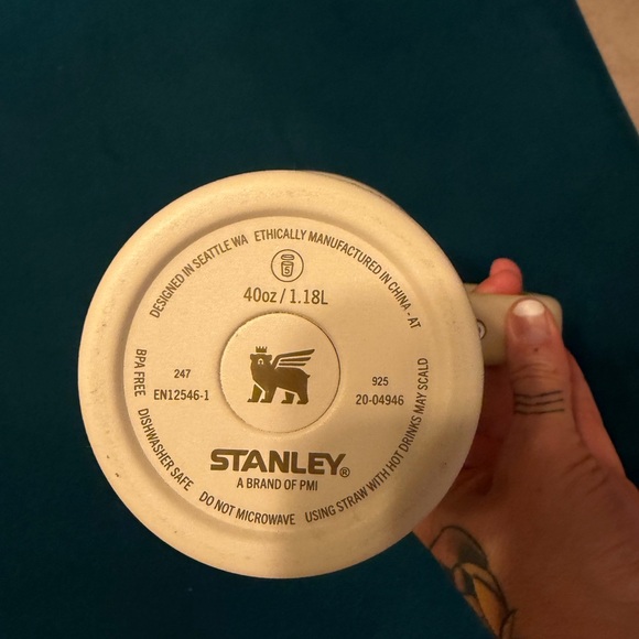 Stanley 40oz wood grain tumbler with Handle - Picture 3 of 3